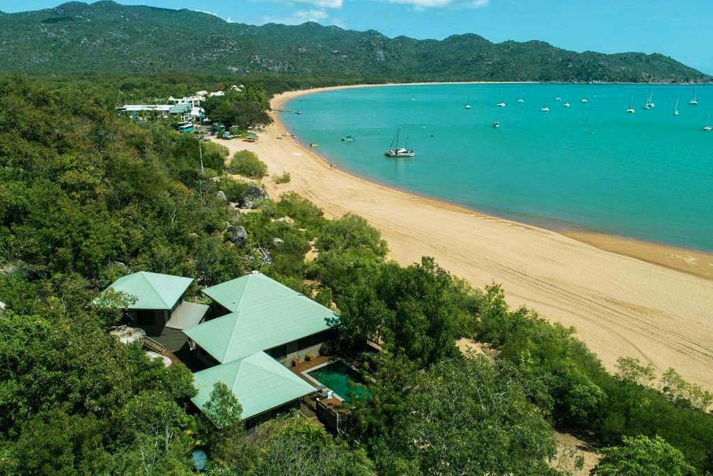 Absolute Beachfront Horseshoe Bay Экстерьер фото